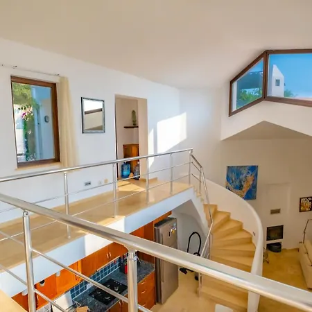 Oz Kaş